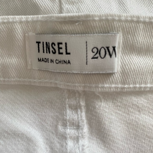 Tinsel Plus Size Raw Hem Hi-Rise Cargo Shorts White NWT Size 20W - Picture 4 of 7